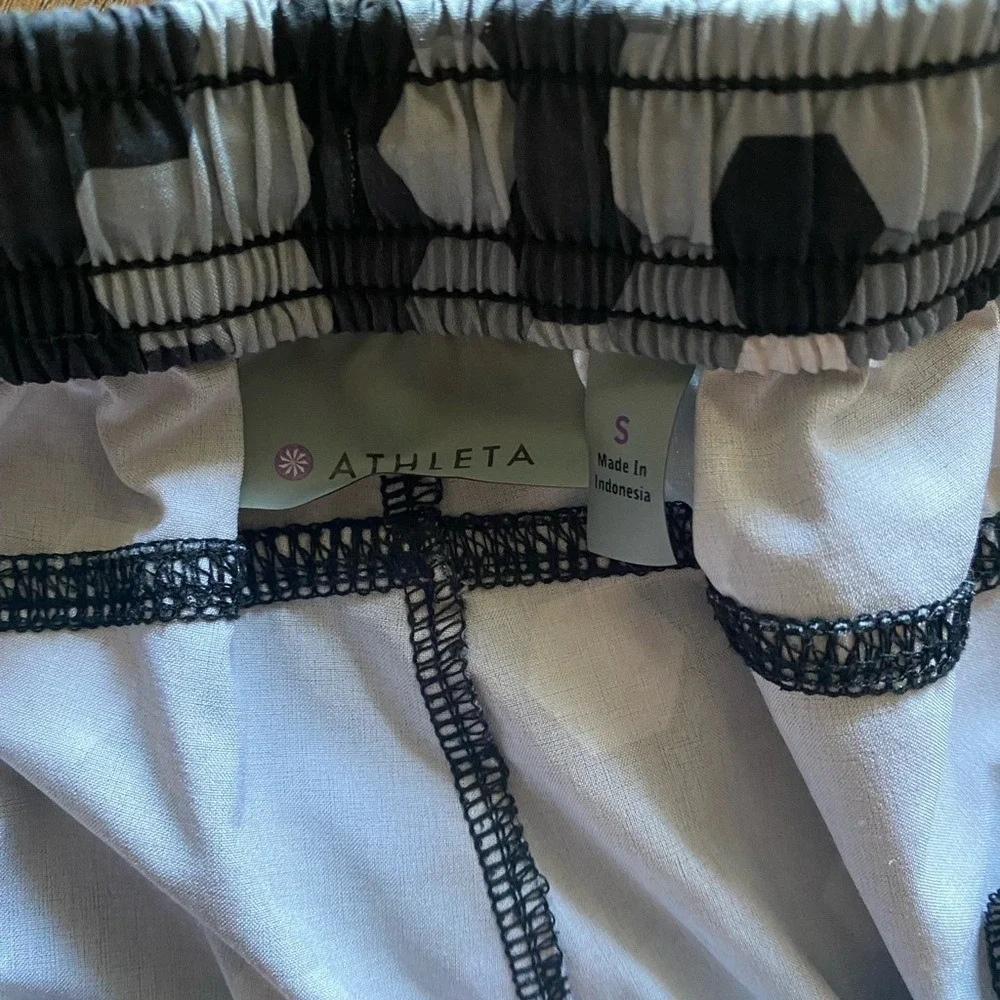 Athleta‎ Hex Stellar Geometric Running Shorts Athleisure Gym Pickleball Sporty